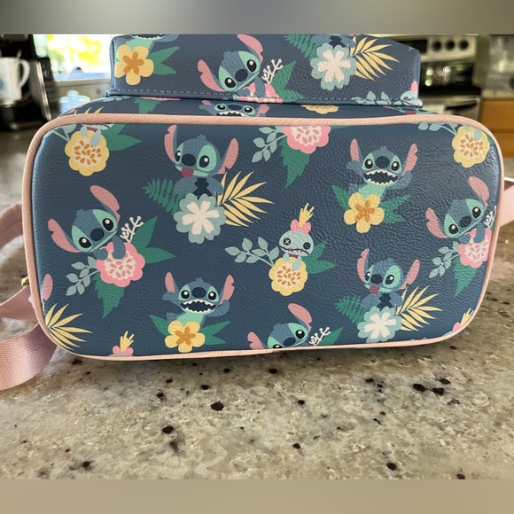 Loungefly x Disney Lilo & Stitch backpack - Picture 5 of 8